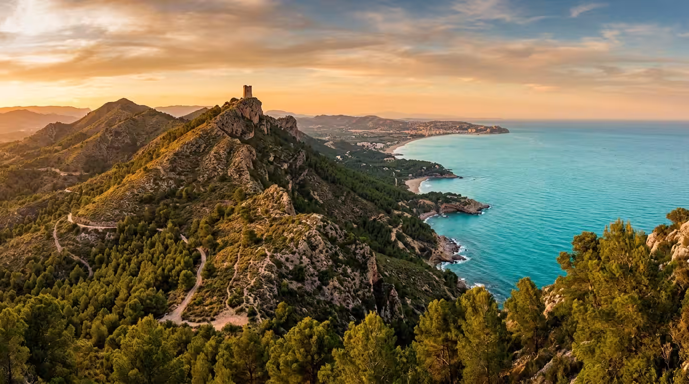 Senderismo en Castellón: las mejores rutas de montaña desde Oropesa y Marina d'Or
